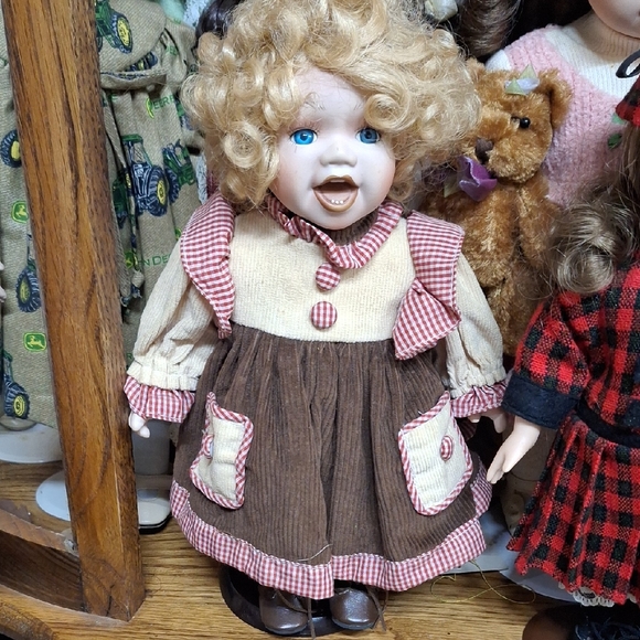 Charming Doll with Brown and Cream Outfit - Picture 1 of 2